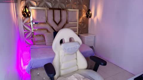 catalina_owens online show from November 8, 3:22 am