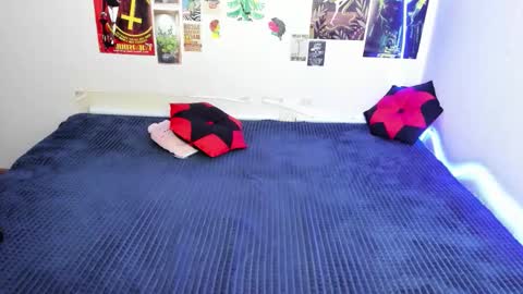 cattie_w_ online show from February 14, 1:51 am