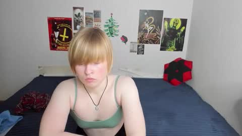 cattie_w_ online show from March 28, 1:16 am