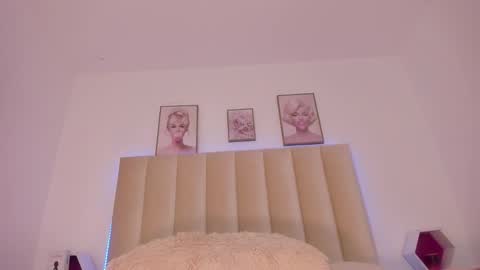 catvalentinee_ online show from October 31, 8:40 am