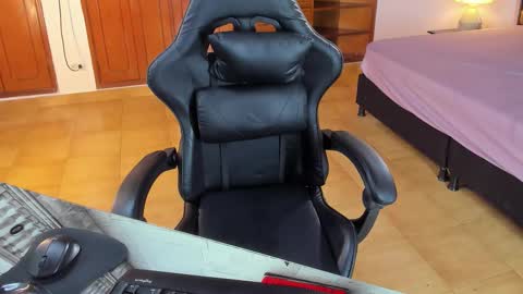 SARA  online show from December 16, 8:15 pm