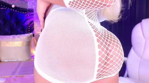 Snapshot of celestemiilani chatting on January 29, 7:43 pm online show from January 29, 7:43 pm