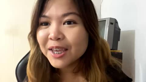 Mia online show from March 12, 10:40 am