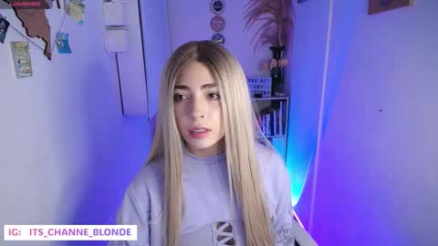 Snapshot of channel_blonde_a chatting on October 21, 9:30 pm channel_blonde_a online show from October 21, 9:30 pm