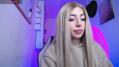 channel_blonde_a online show from April 13, 8:42 pm