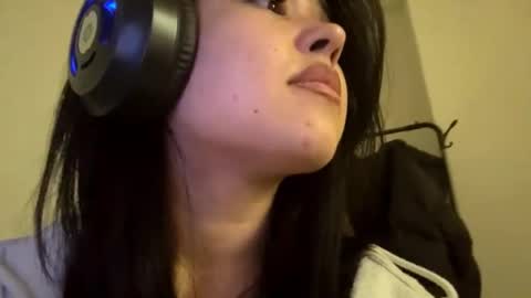 Lola online show from December 3, 6:32 pm