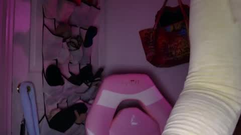 charliecakesssss online show from February 4, 3:33 am