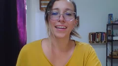 Snapshot of charlot_ponze chatting on October 21, 7:18 pm charlott online show from October 21, 7:18 pm