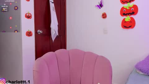 Snapshot of charlott25_ chatting on October 21, 3:21 am charlott online show from October 21, 3:21 am