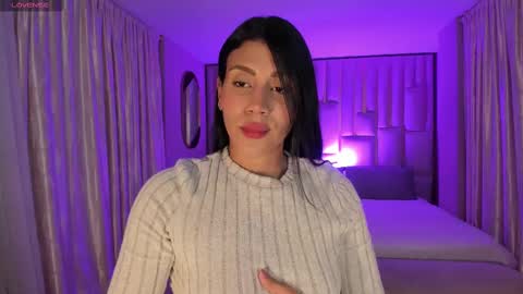 Snapshot of charlottecox_ chatting on February 9, 9:17 pm Charlotte online show from February 9, 9:17 pm