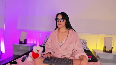 Charlottee01  online show from February 16, 11:21 am