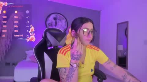 Charlottee online show from June 24, 1:59 am