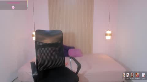 charlotteking8 online show from March 1, 4:07 pm