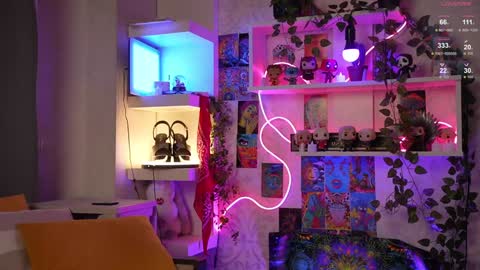 Belle and Miley online show from December 15, 3:53 pm