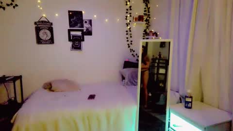 Snapshot of cherrieamaretto chatting on January 27, 7:45 am cherrieamaretto online show from January 27, 7:45 am