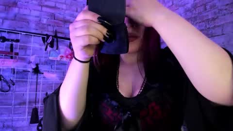     online show from October 31, 12:20 pm