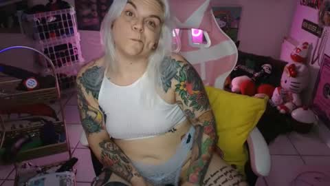 Snapshot of cherryb0mbb0mb chatting on December 2, 7:10 am CherryBombBomb online show from December 2, 7:10 am