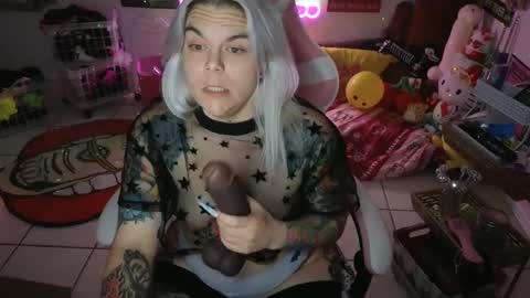 Snapshot of cherryb0mbb0mb chatting on January 2, 5:57 am CherryBombBomb online show from January 2, 5:57 am