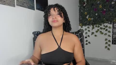 Snapshot of chloe_kisses chatting on October 22, 10:53 am chloe_kisses online show from October 22, 10:53 am