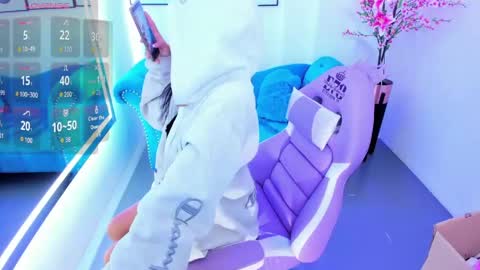 Chloe  online show from April 11, 7:28 pm