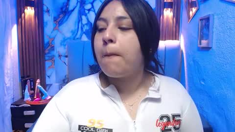 chloe_smith5 online show from February 9, 1:13 pm