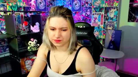 Snapshot of chloebloss0m chatting on March 8, 2:54 am Boni online show from March 8, 2:54 am
