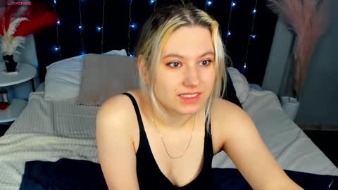 Snapshot of chloebloss0m chatting on February 17, 10:29 am Boni online show from February 17, 10:29 am