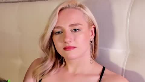 Chloe Deccker online show from June 26, 5:20 am