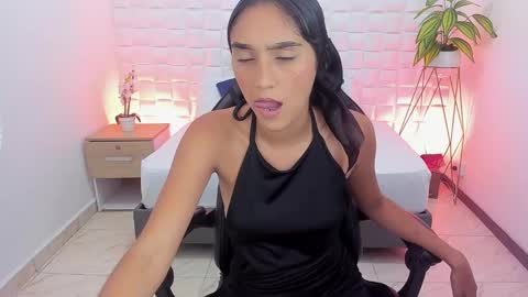 C H L O E online show from February 25, 2:25 am