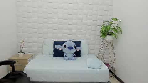 C H L O E online show from March 4, 2:06 am