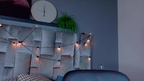 C H L O E  online show from March 4, 7:48 am