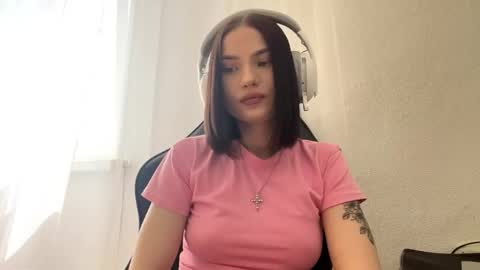 christelgabisi online show from May 17, 10:36 am