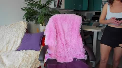 Chris online show from April 2, 4:32 am