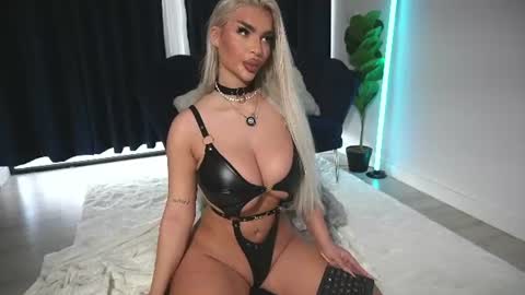 Chrystal online show from August 9, 4:21 pm