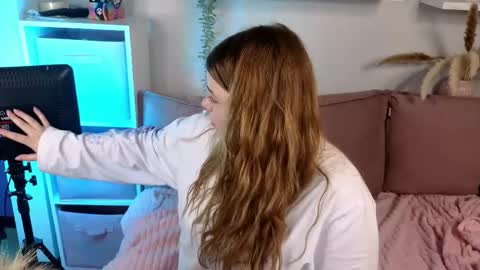 Kelly online show from May 24, 9:14 pm