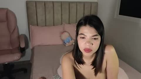 Mia online show from June 21, 5:33 am