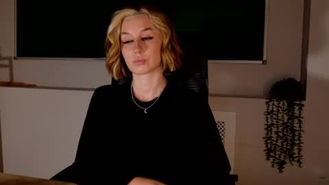 Claire online show from June 21, 3:05 pm