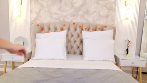 Claire online show from November 1, 2:43 pm