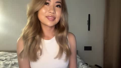 Lili online show from March 23, 1:17 pm