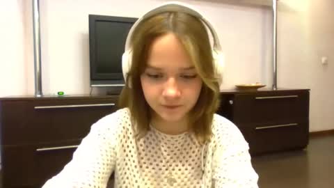 clementinaaures online show from November 4, 2:11 pm