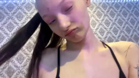 Cleo online show from December 19, 6:00 pm