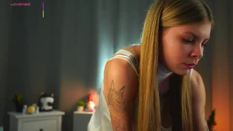 Jenny online show from April 3, 2:48 pm