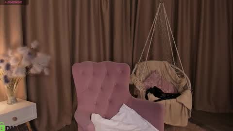 Collen Mon Tue Wed Thu Fri GMT 3 0300am - 0900am  online show from November 23, 9:11 am