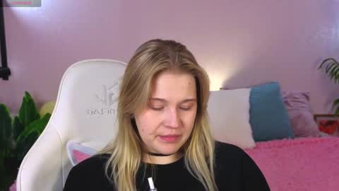 Collen Mon Tue Wed Thu Fri GMT 3 0300am - 0900am  online show from April 20, 5:16 pm