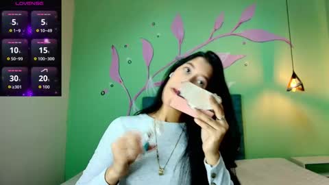 C O N N I E online show from November 11, 8:39 pm