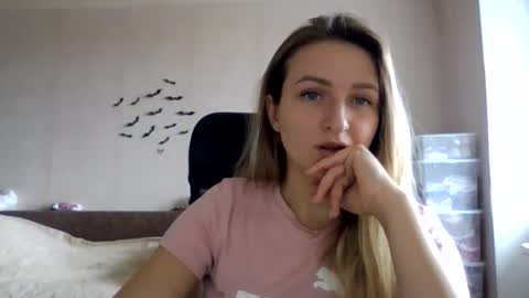 cora_fora online show from November 4, 10:53 am