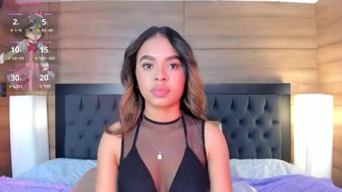 coralineross_ online show from February 21, 7:47 pm