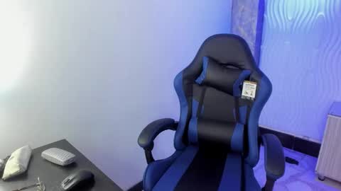 corey_taylor7 online show from February 13, 1:35 pm