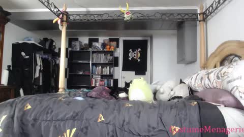 Snapshot of costumemenagerie chatting on September 25, 7:23 pm Amethyst Cox online show from September 25, 7:23 pm