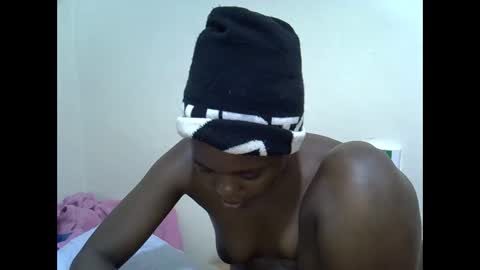 Snapshot of creamyypussyy chatting on October 5, 10:37 pm creamyypussyy online show from October 5, 10:37 pm